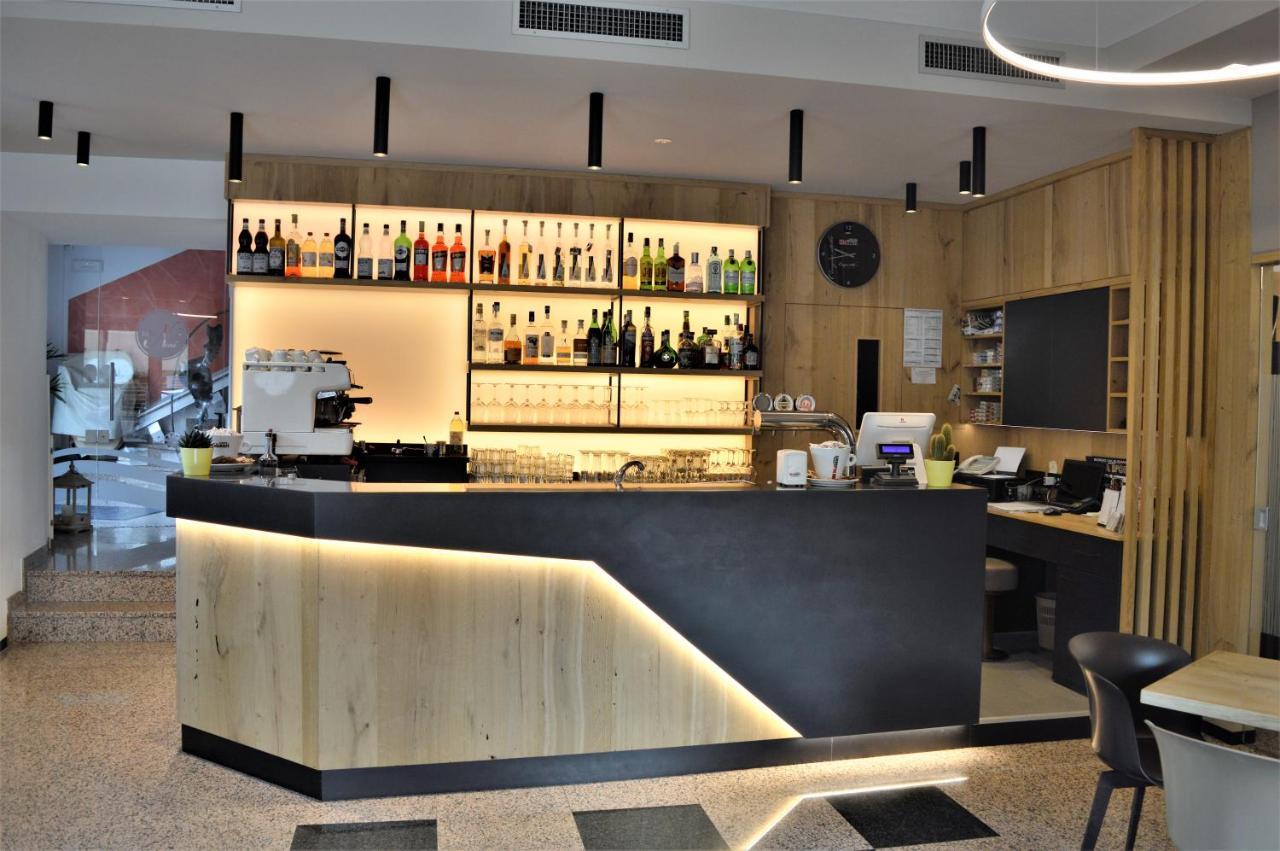 Albergo Ristorante Da Neni โมรี ภายนอก รูปภาพ