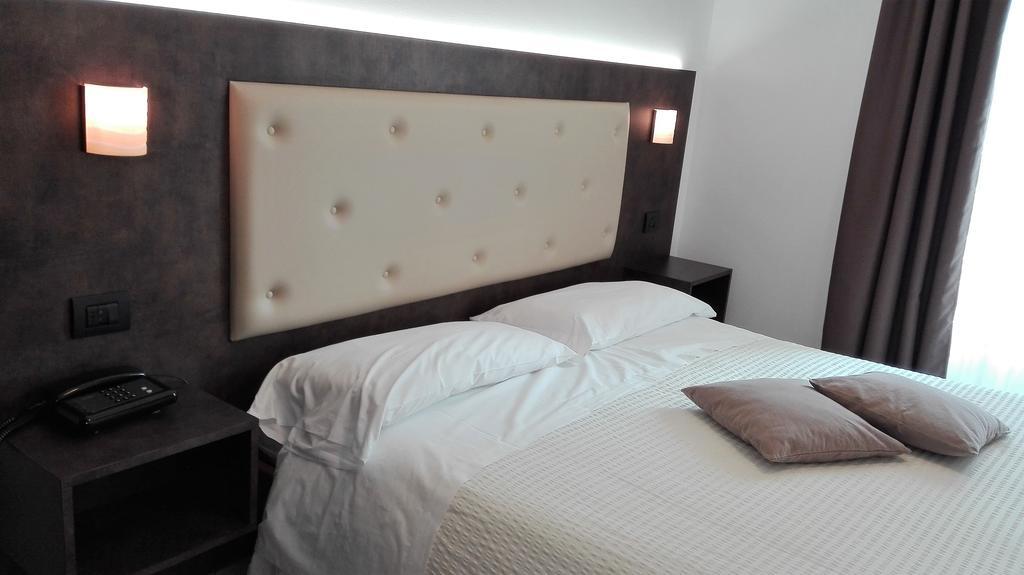 Albergo Ristorante Da Neni โมรี ภายนอก รูปภาพ